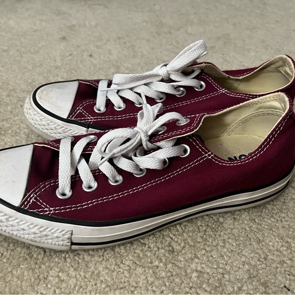 Women’s Maroon Converse Size 7.5 - Picture 4 of 4